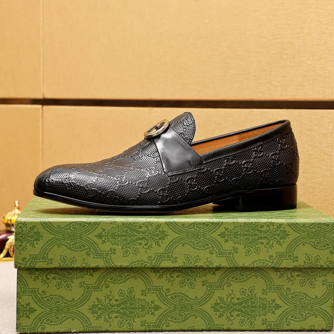 Men's shoes 💰462 💐 Product trademark: GUCCI "Gucci" casual leather shoes Regular size: 38-44 (45.46.47🉑️customized) Product materials: Selected imported first-layer cowhide embossed upper + luxury hardware buckle, imported cowhide leather lining. Strong three-dimensional visual effect, original outsole color: 1⃣️color optional